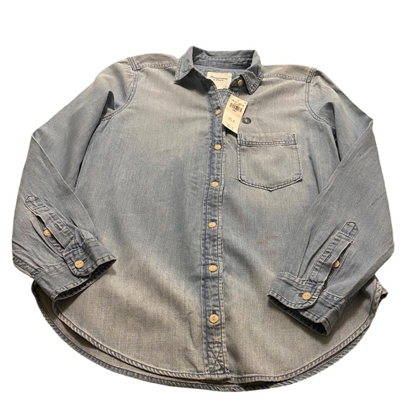 Abercrombie & Fitch light denim, button down shirt, NWT, size Small, $45 - Picture 1 of 7